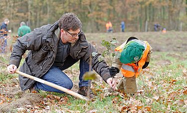 Initiative Pro Klima: Tree planting, Germany/Sarlhusen